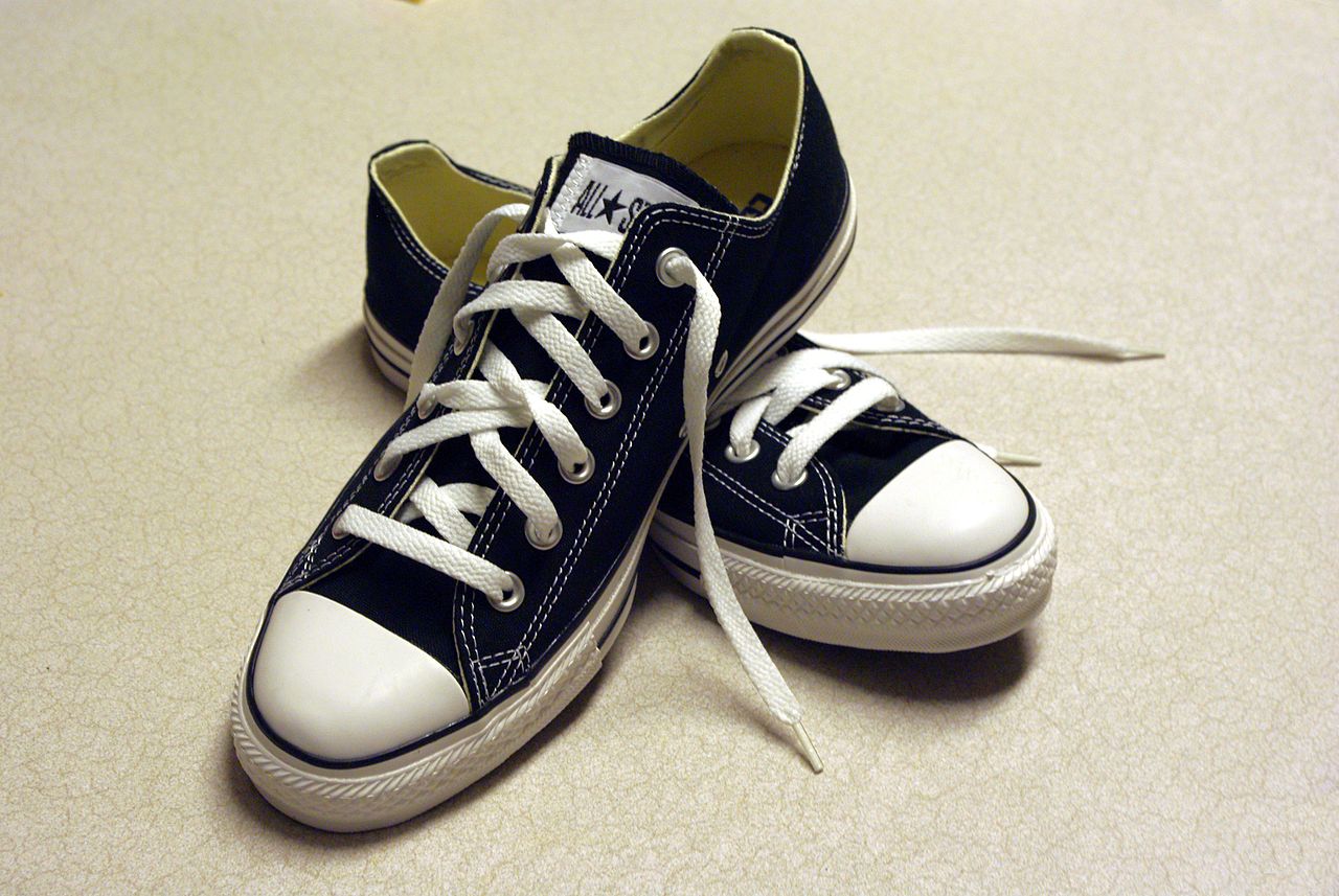 1280px-Black_Converse_sneakers.JPG
